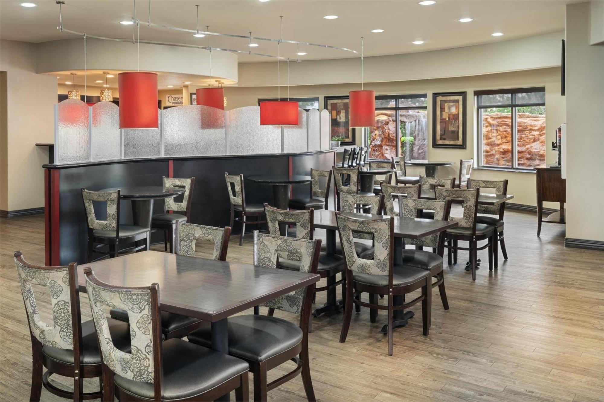 Best Western Premier Crown Chase Inn & Suites Дентон Экстерьер фото