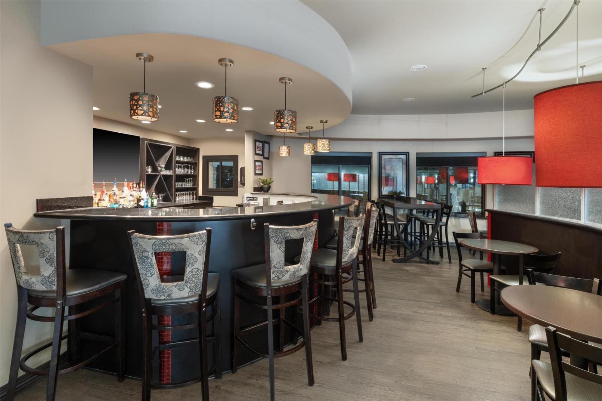 Best Western Premier Crown Chase Inn & Suites Дентон Экстерьер фото