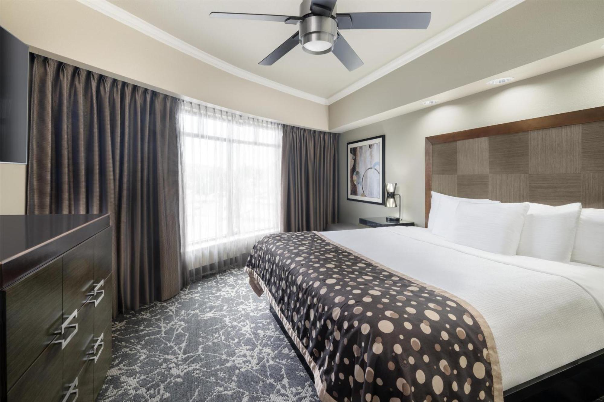 Best Western Premier Crown Chase Inn & Suites Дентон Экстерьер фото